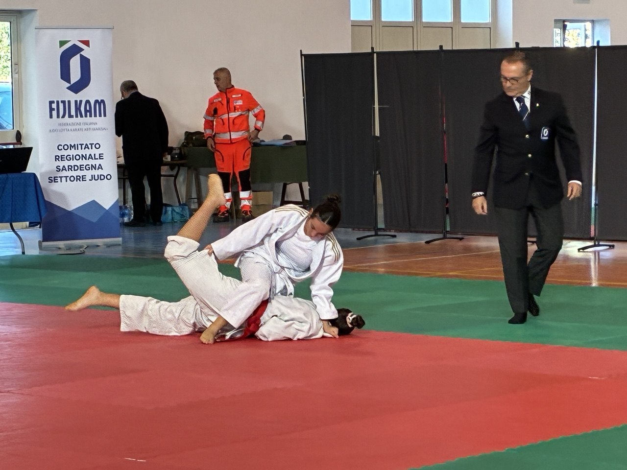 photo 5954005204606848927 y