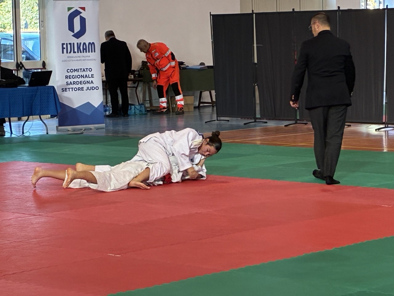 photo 5954005204606848929 y