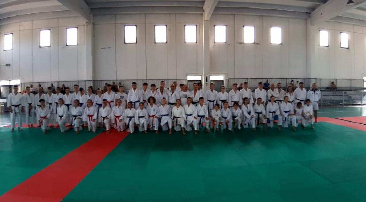 images/sardegna/Settore_Karate/2021/Stage_KUMITE_M_Califano/medium/E3D5F290-9DC5-4B58-AF22-2C1492876283.jpeg