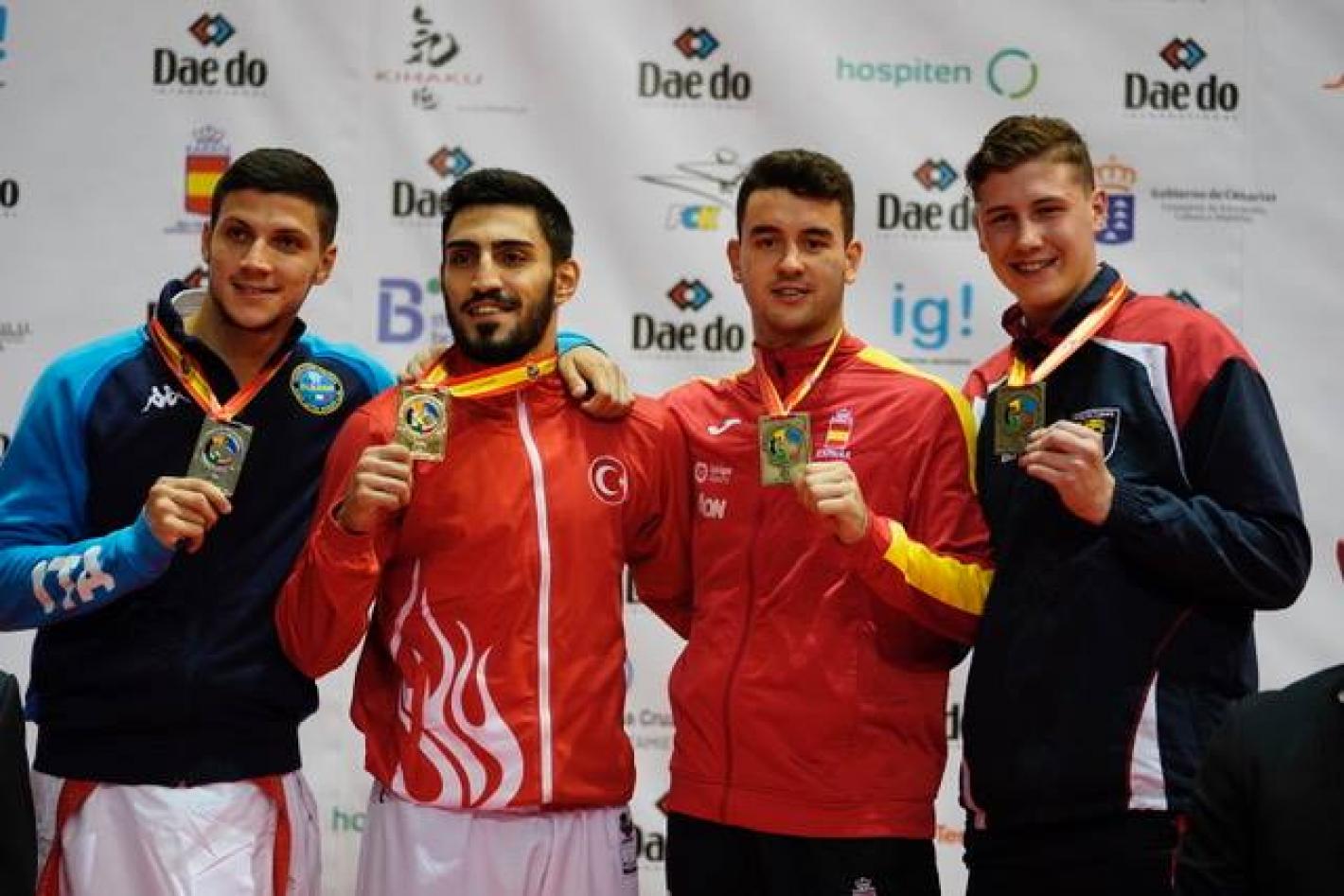 images/toscana/Foto/Karate/2017/medium/Mondiali_Giovanili_2017_podio_Marino.jpg