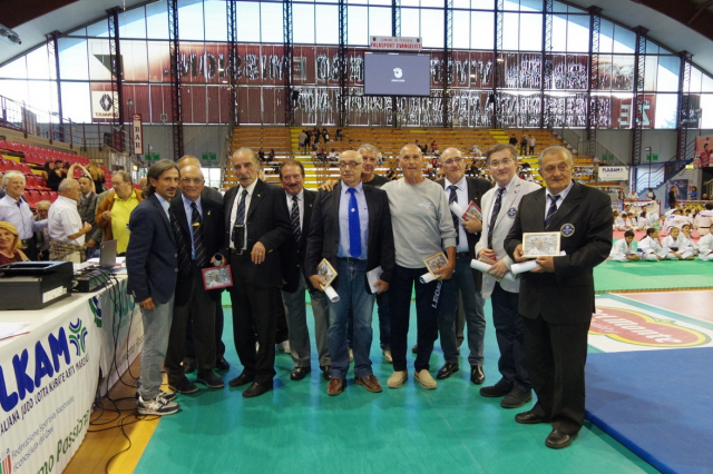 PremiazioneMaestriJudoKarate