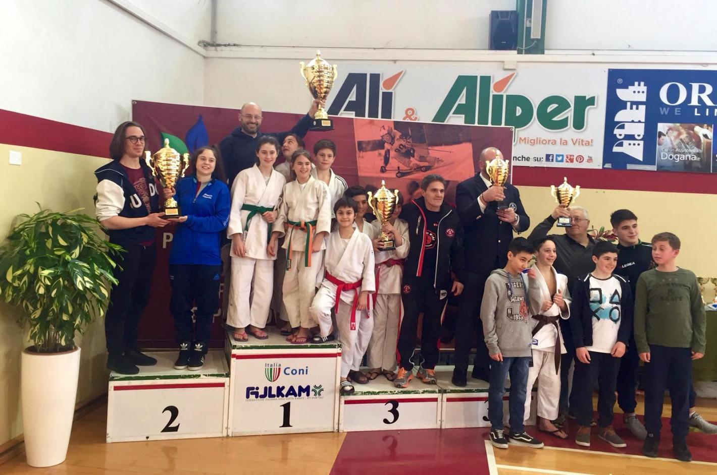 images/veneto/Judo/2018/medium/20180325_podioRossato.jpg