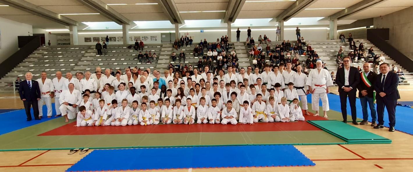 images/veneto/medium/Foto_di_gruppo_judo_club_Pieve_di_Soligo.JPG